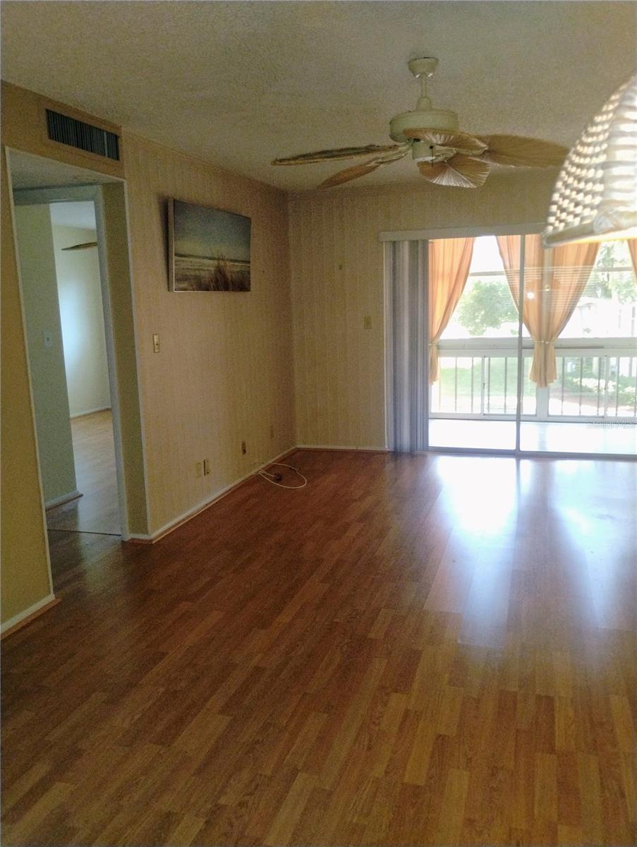 Image 6 of 9 For 11485 Oakhurst Road -204