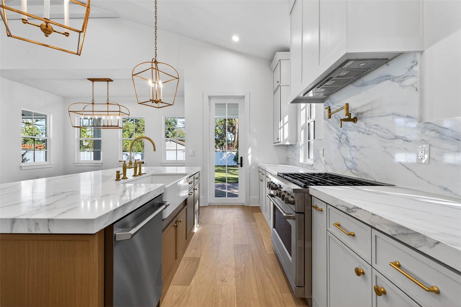 Image 17 of 41 For 8101 Country Club Road N