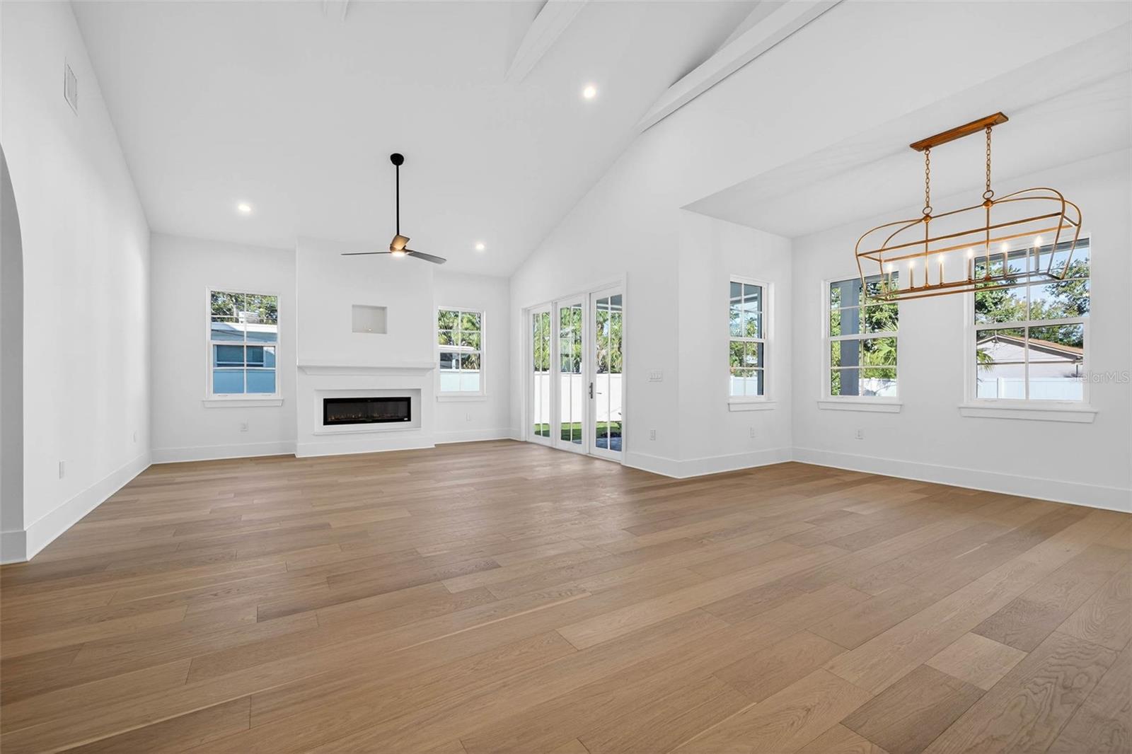 Image 22 of 41 For 8101 Country Club Road N