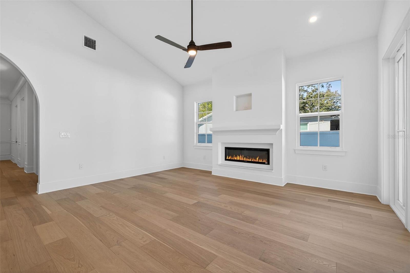 Image 8 of 41 For 8101 Country Club Road N