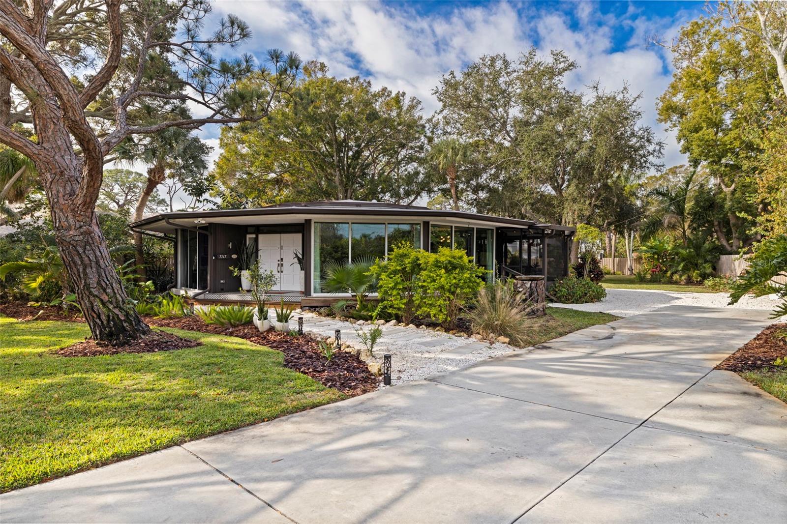 Details for 7117 Sunshine Drive S, ST PETERSBURG, FL 33705