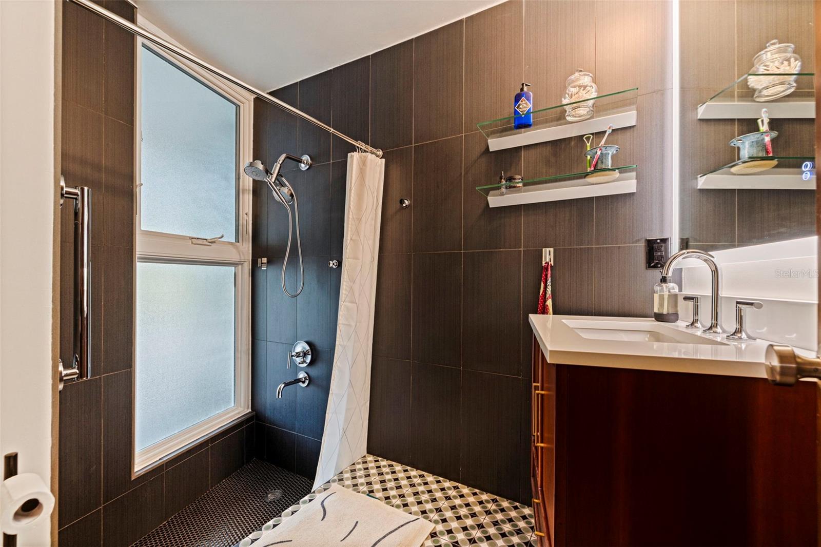 Image 19 of 43 For 7117 Sunshine Drive S