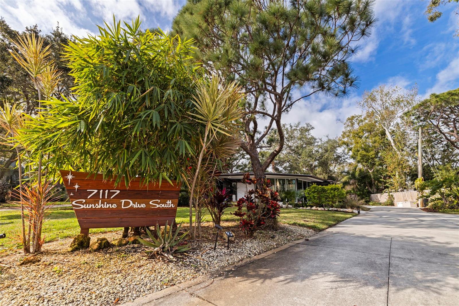 Image 2 of 43 For 7117 Sunshine Drive S