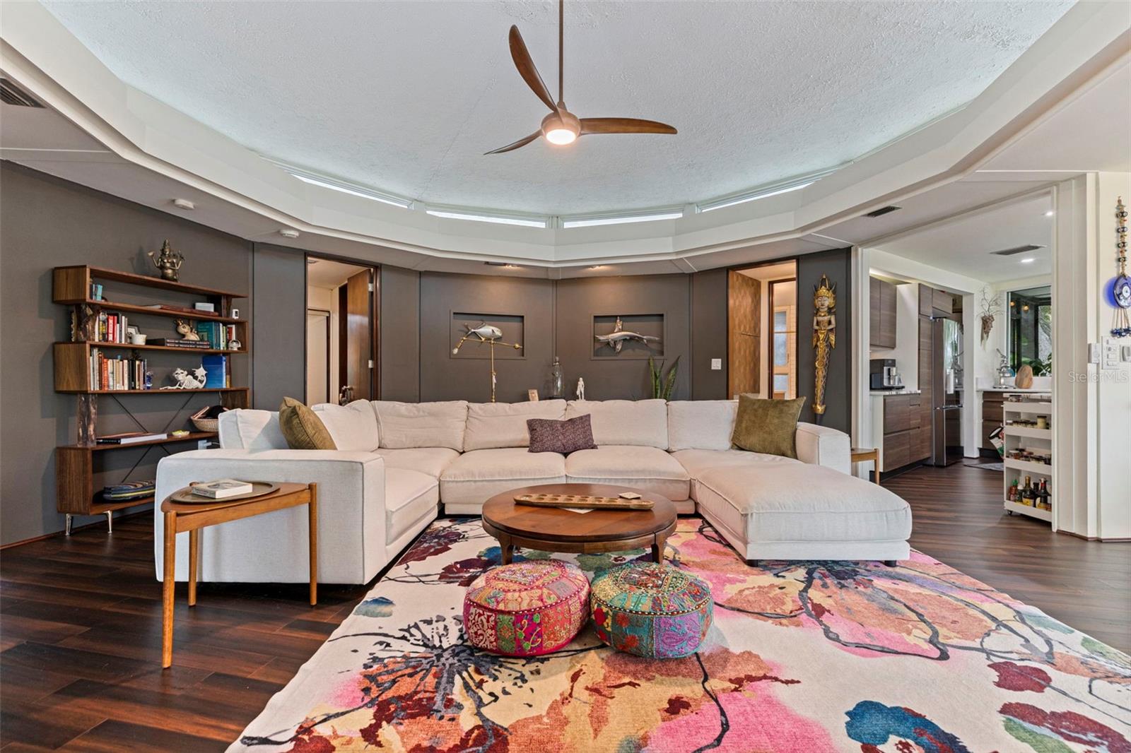 Image 6 of 43 For 7117 Sunshine Drive S