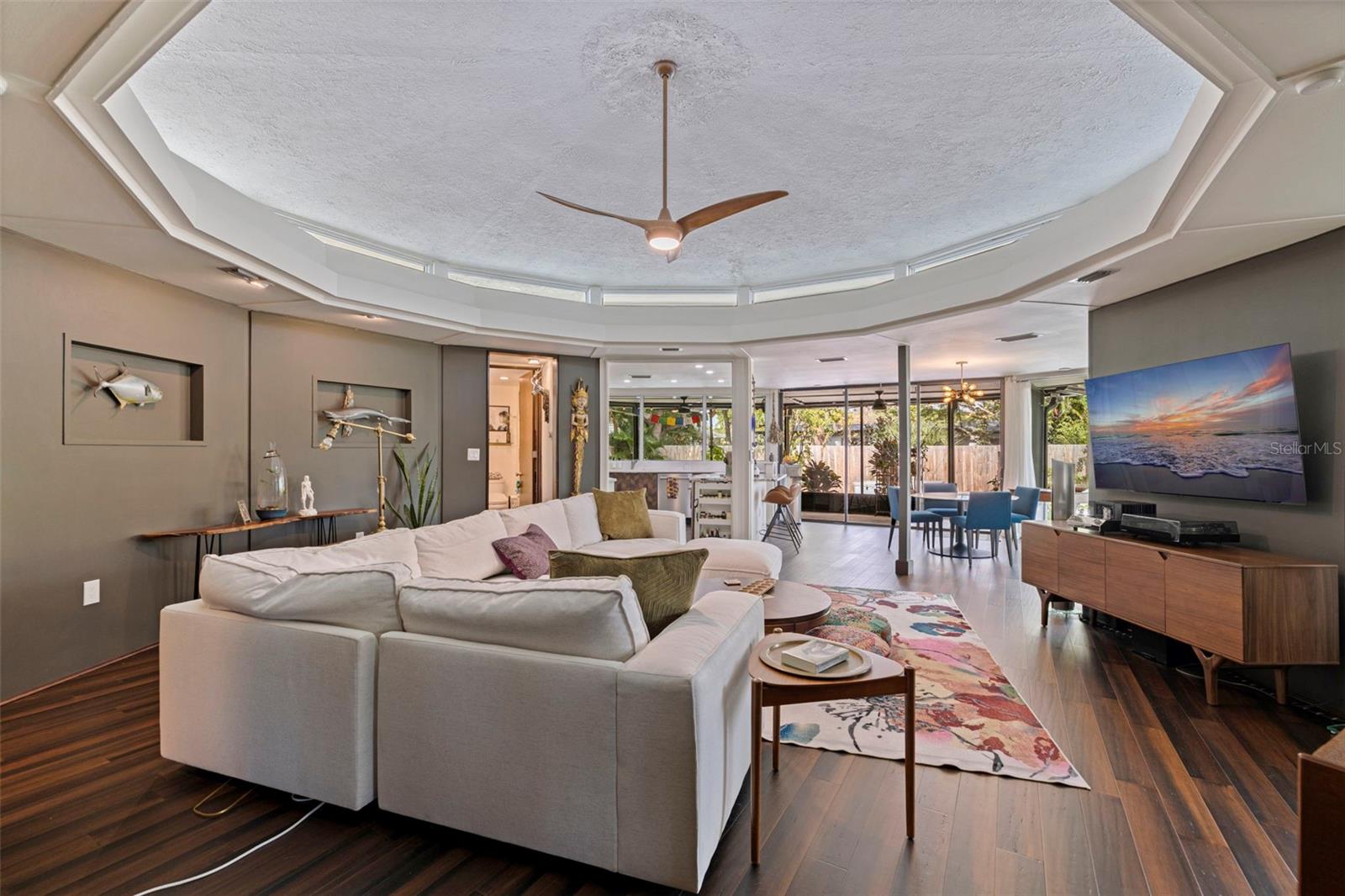 Image 7 of 43 For 7117 Sunshine Drive S