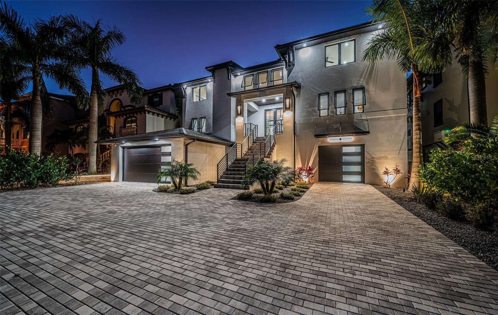 Image 2 of 100 For 218 Sydney Lane