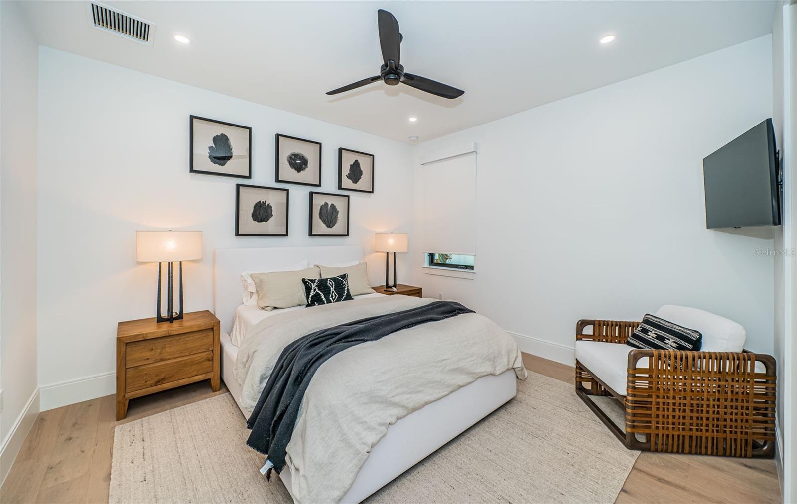 Image 45 of 100 For 218 Sydney Lane