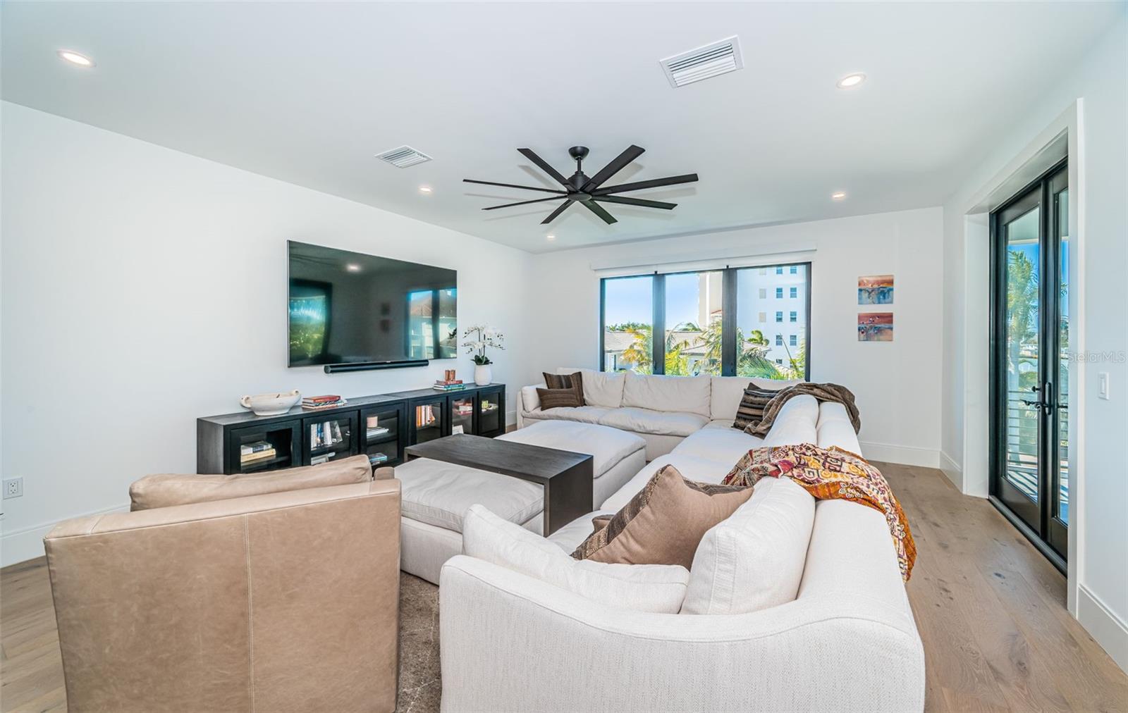 Image 70 of 100 For 218 Sydney Lane