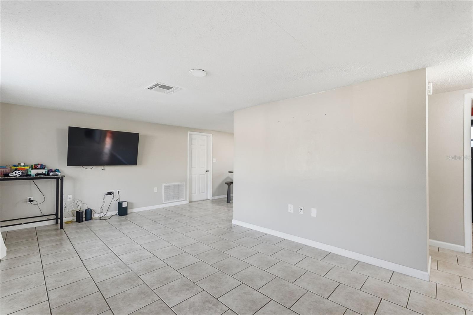 Image 19 of 37 For 9101 Hunt Club Lane