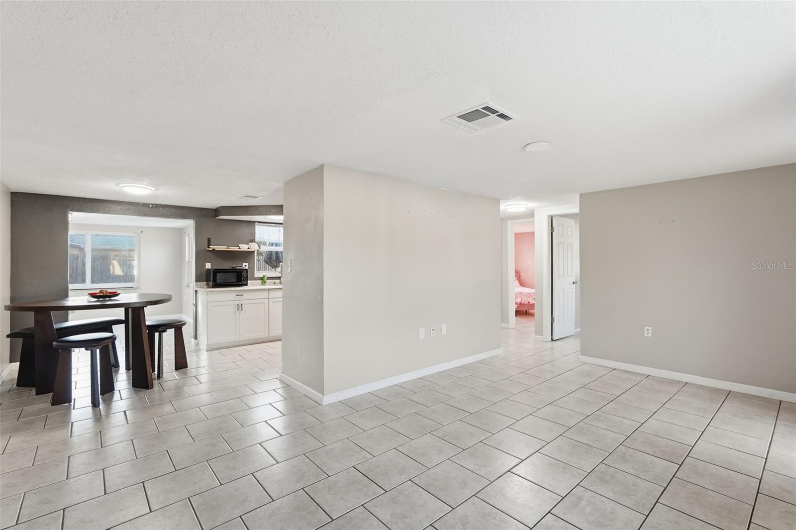 Image 4 of 37 For 9101 Hunt Club Lane