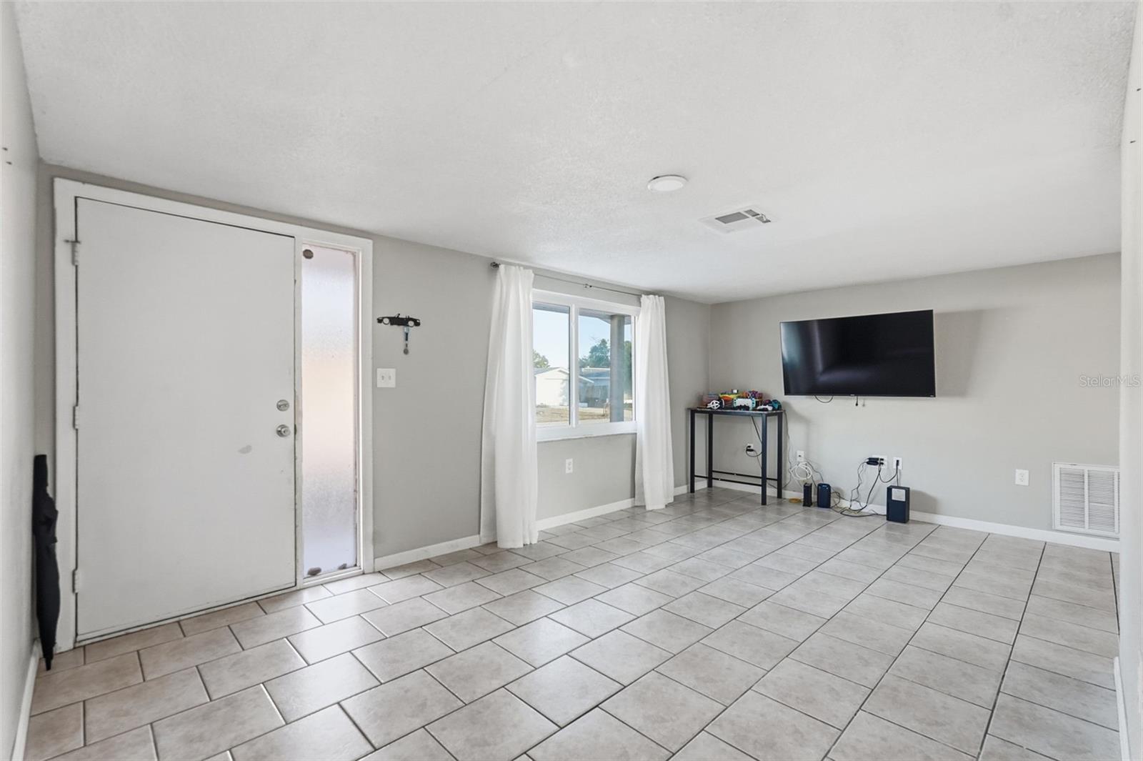 Image 5 of 37 For 9101 Hunt Club Lane