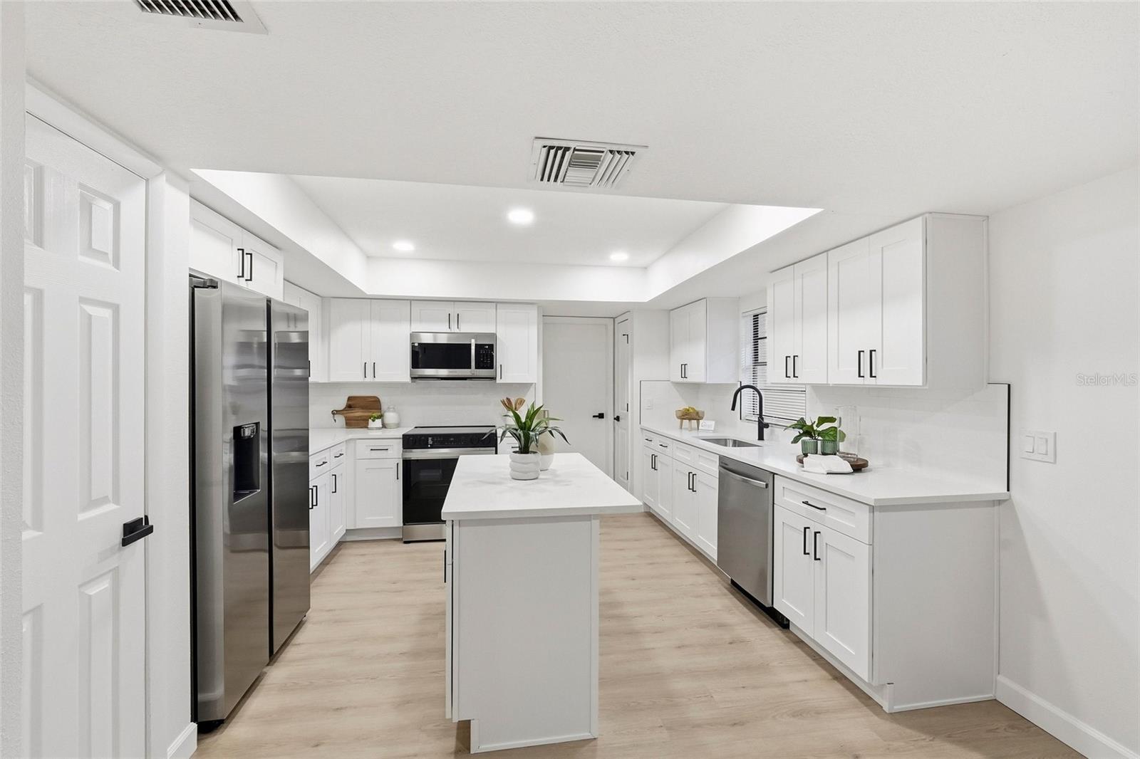 Image 11 of 43 For 404 Bryan Oak Avenue