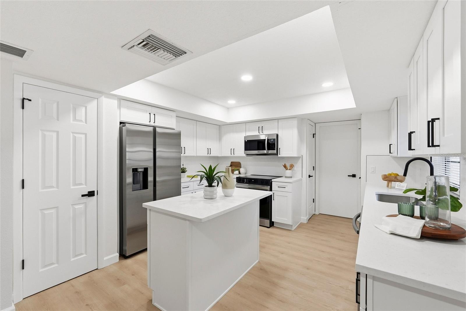 Image 12 of 43 For 404 Bryan Oak Avenue