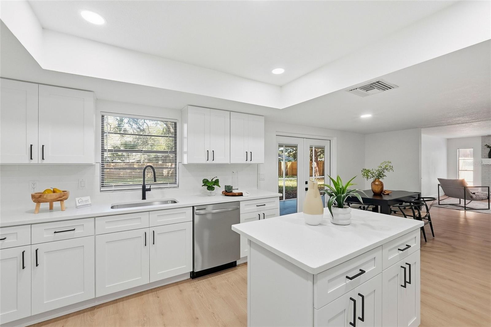 Image 15 of 43 For 404 Bryan Oak Avenue