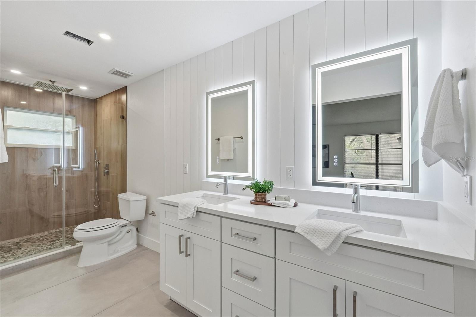 Image 19 of 43 For 404 Bryan Oak Avenue