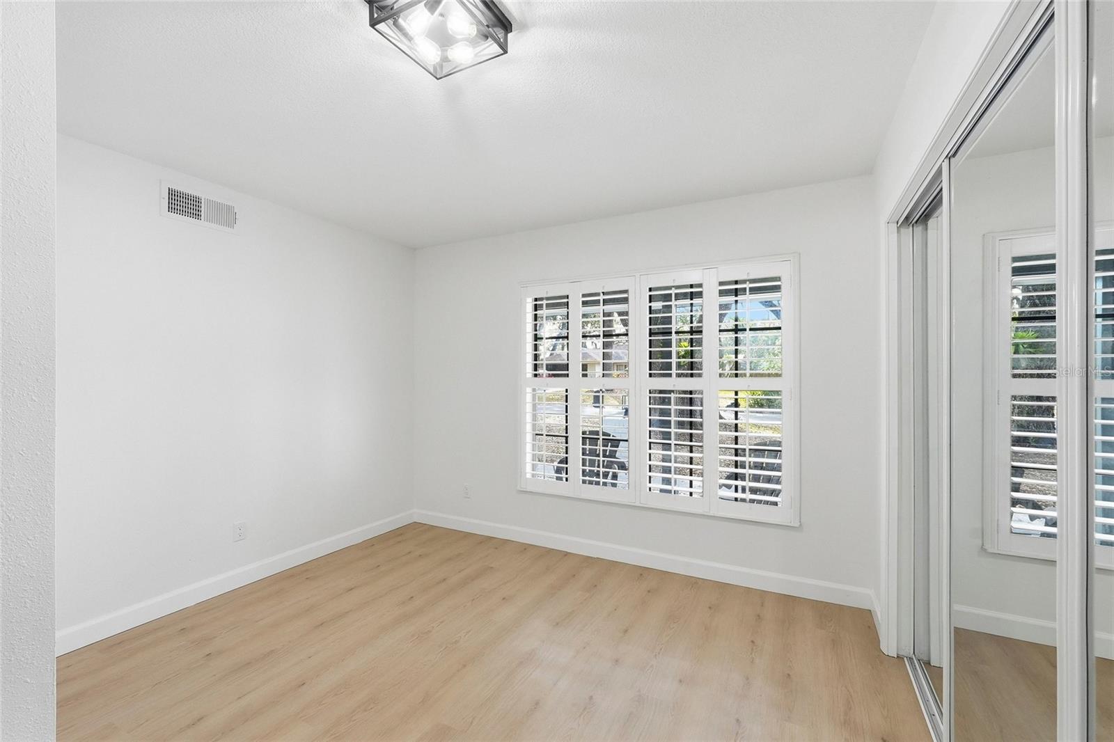 Image 22 of 43 For 404 Bryan Oak Avenue