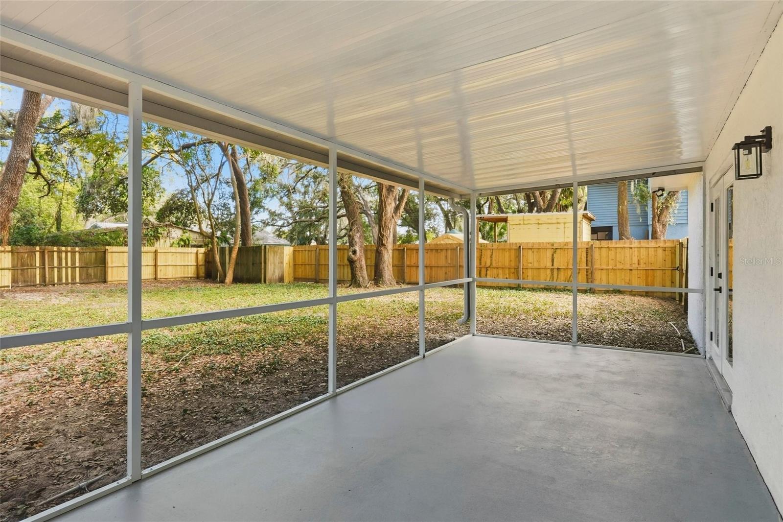 Image 33 of 43 For 404 Bryan Oak Avenue