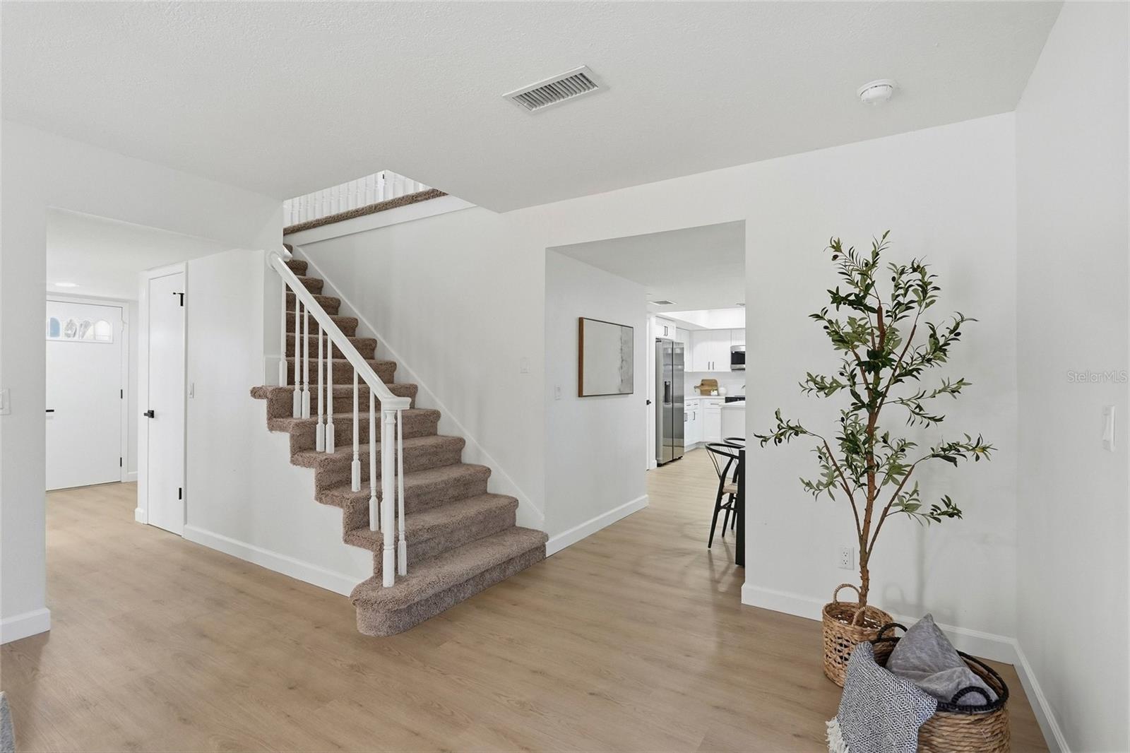 Image 8 of 43 For 404 Bryan Oak Avenue