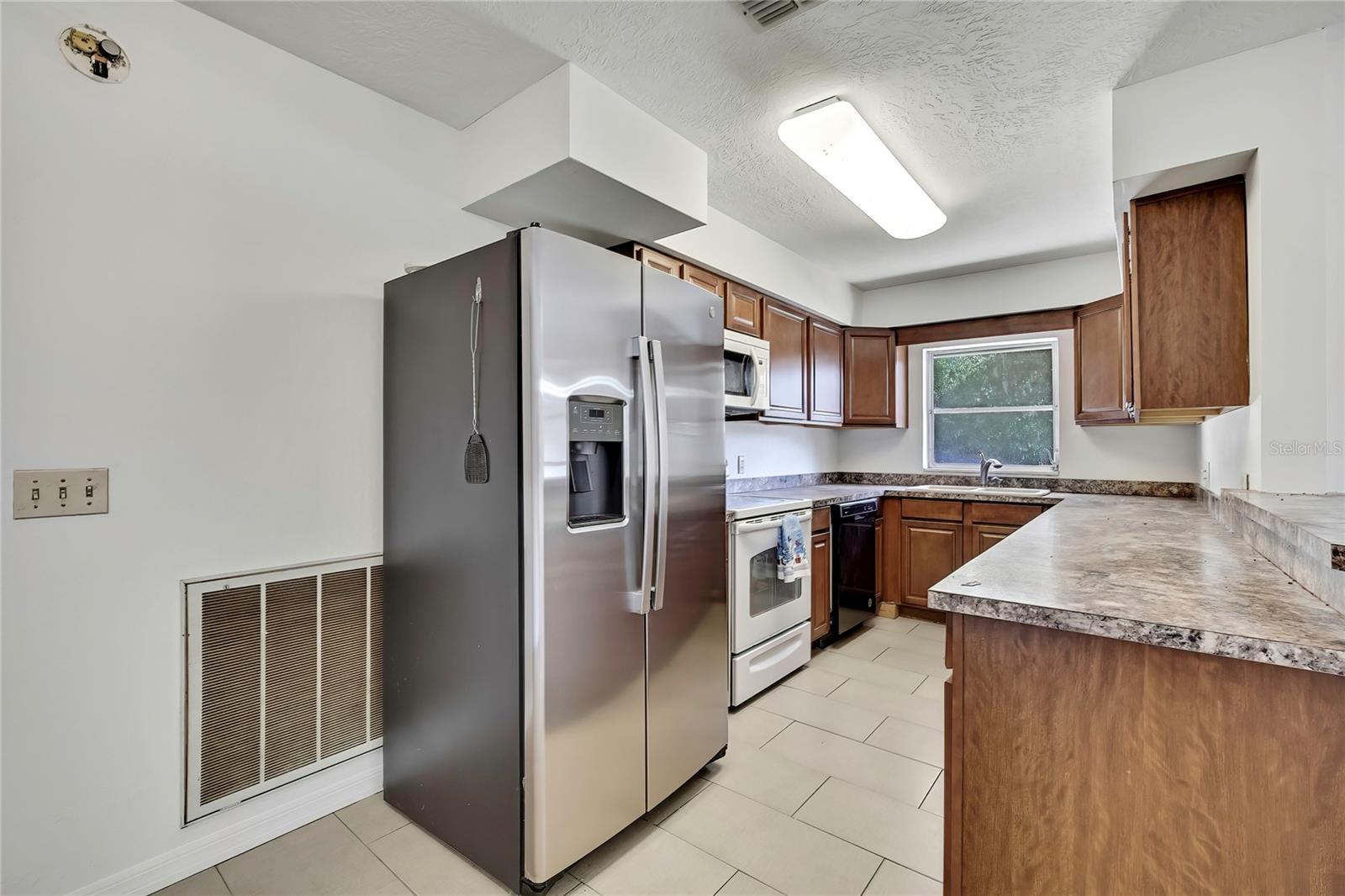 Image 11 of 54 For 12130 Maple Street