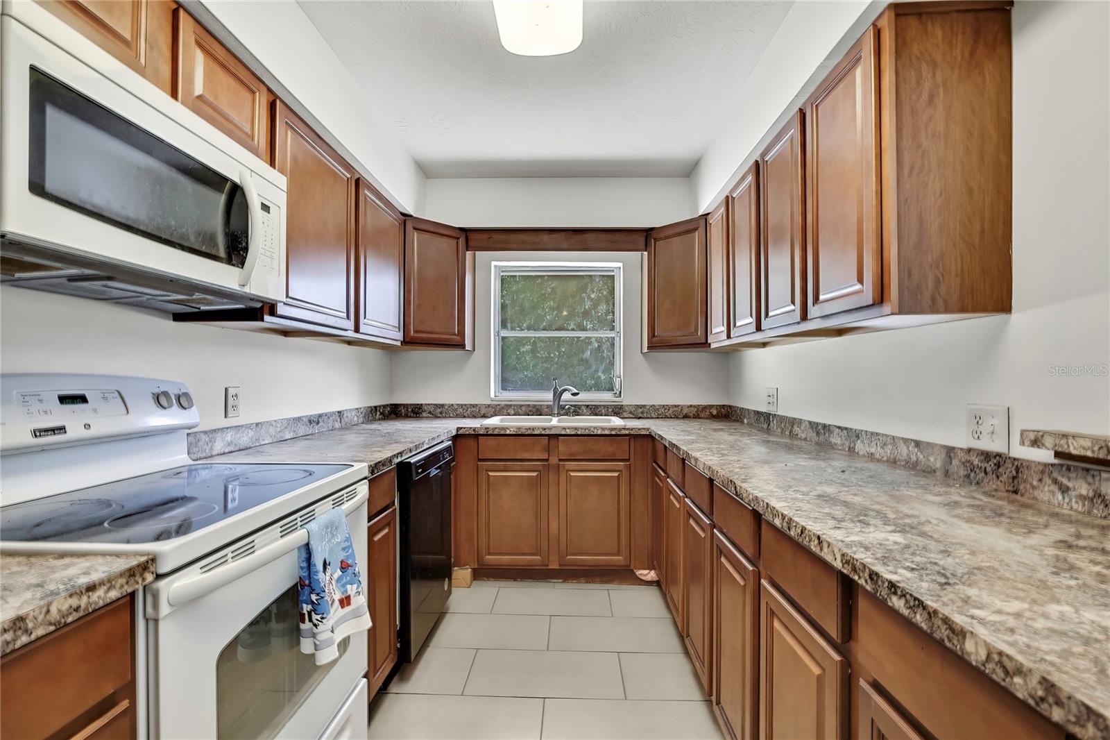 Image 12 of 54 For 12130 Maple Street