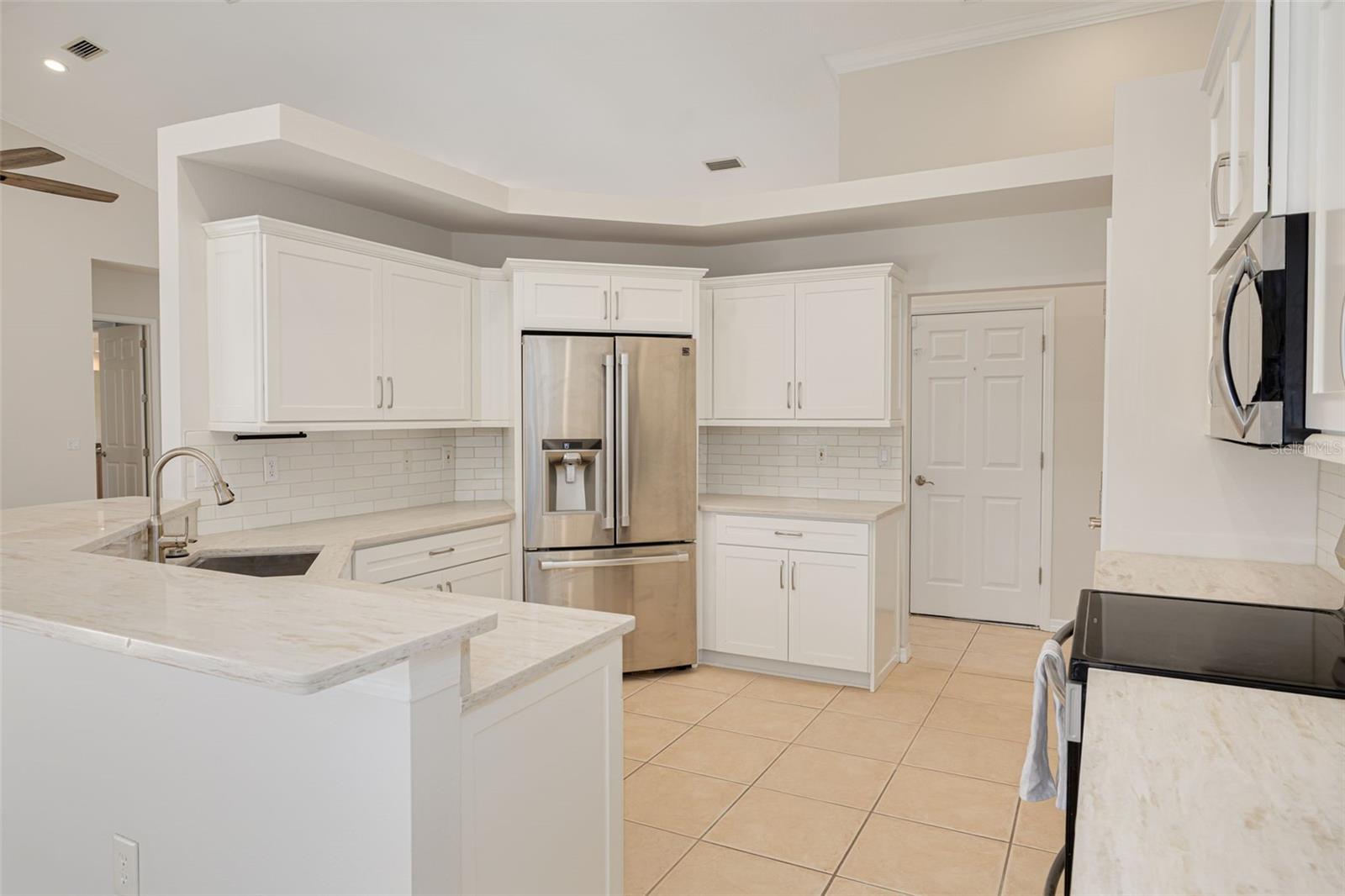 Listing photo id 11 for 5379 90th Avenue Circle E