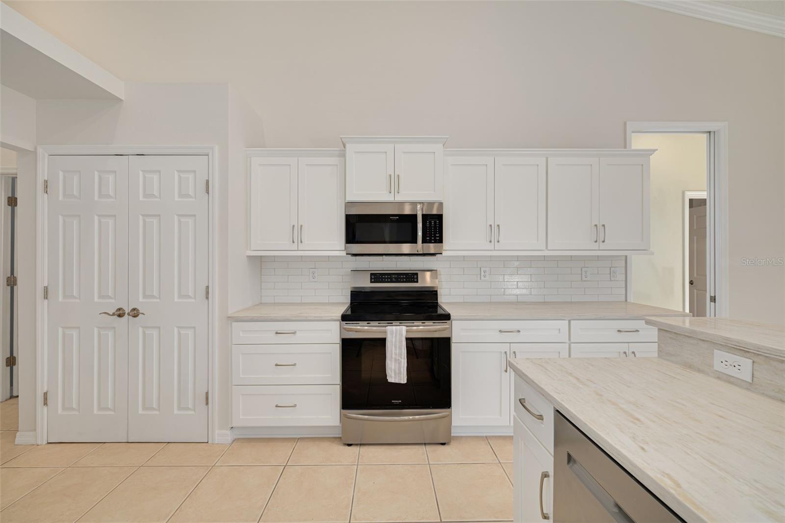 Listing photo id 13 for 5379 90th Avenue Circle E