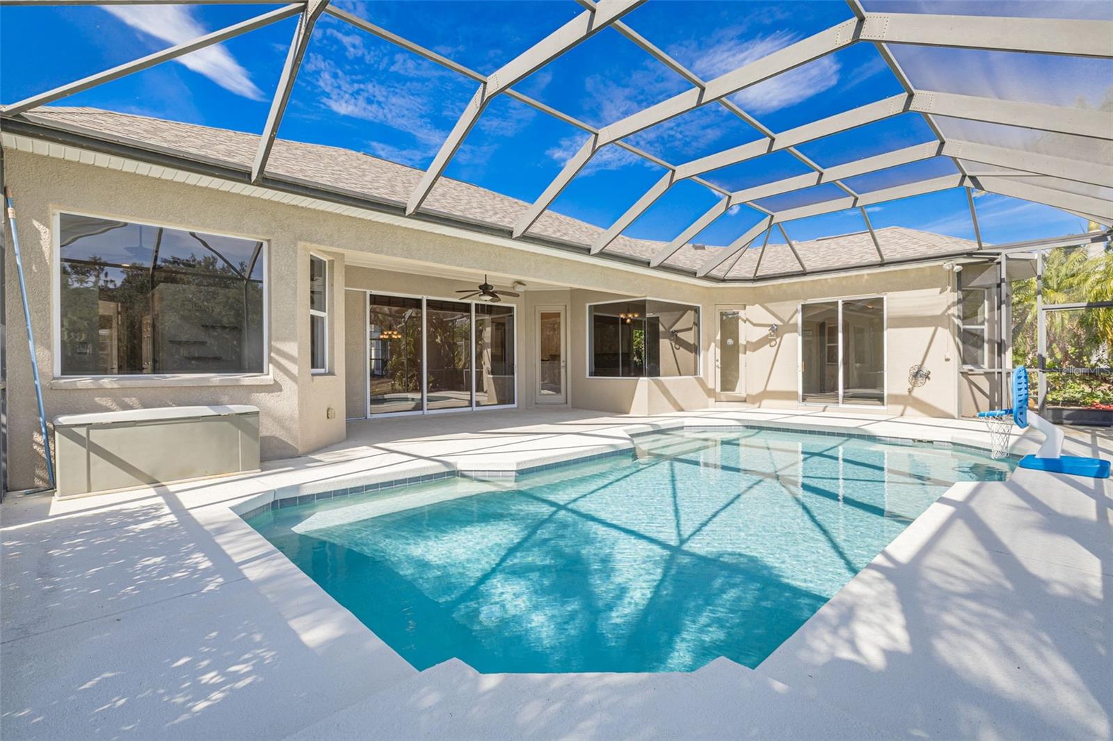 Listing photo id 17 for 5379 90th Avenue Circle E