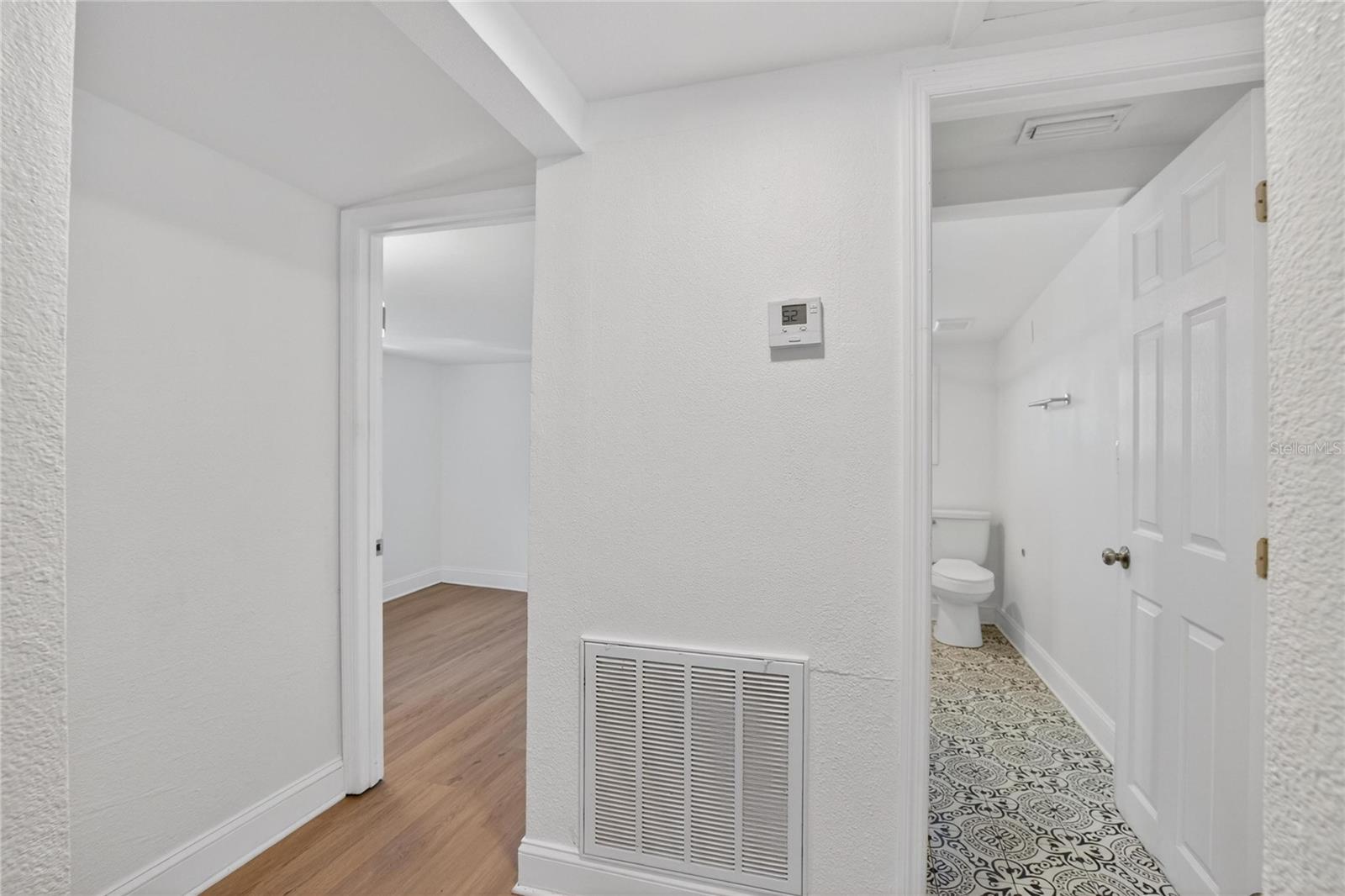 Image 17 of 33 For 1210 Cayuga Street