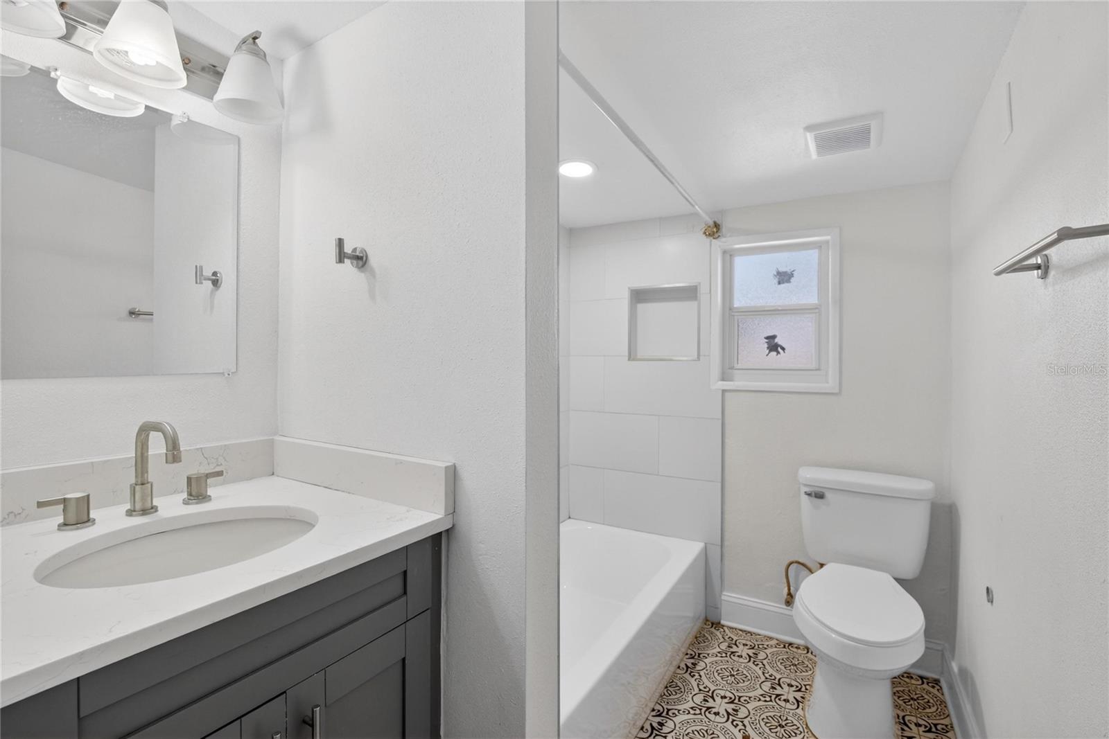 Image 18 of 33 For 1210 Cayuga Street