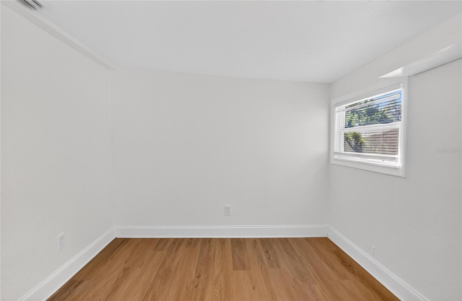 Image 23 of 33 For 1210 Cayuga Street