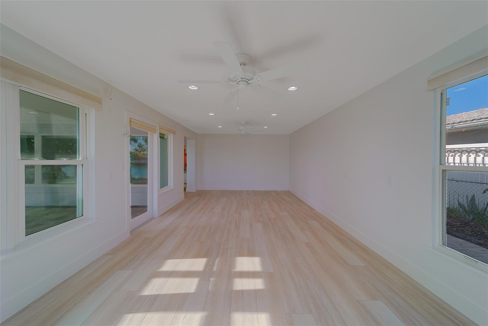 Image 16 of 90 For 207 Midway Island