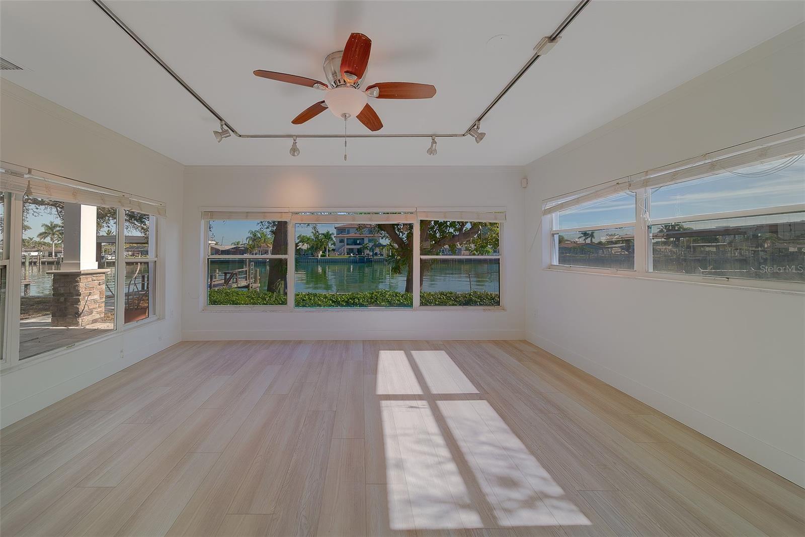 Image 37 of 90 For 207 Midway Island