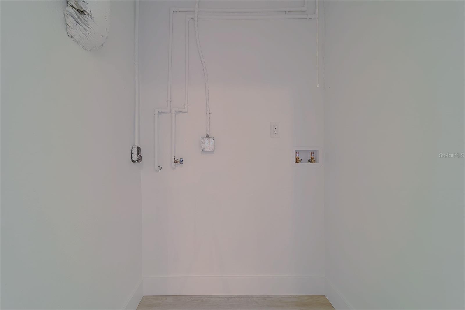 Image 44 of 90 For 207 Midway Island