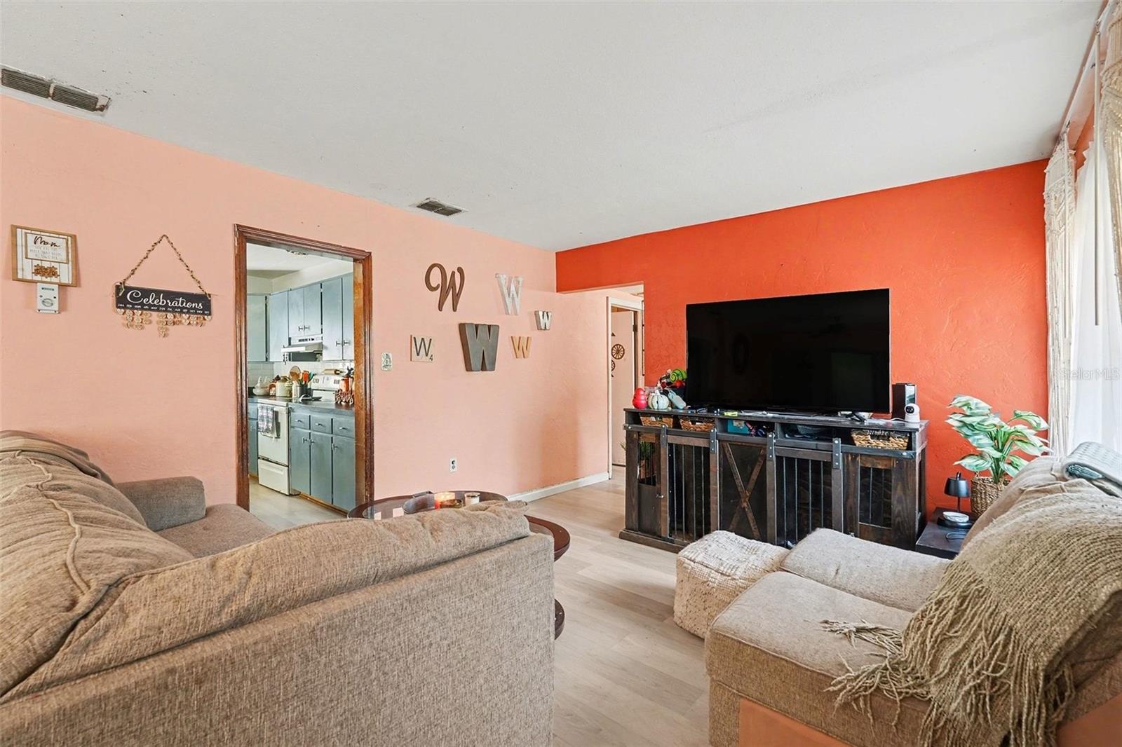 Image 3 of 8 For 5422 Emerald Drive