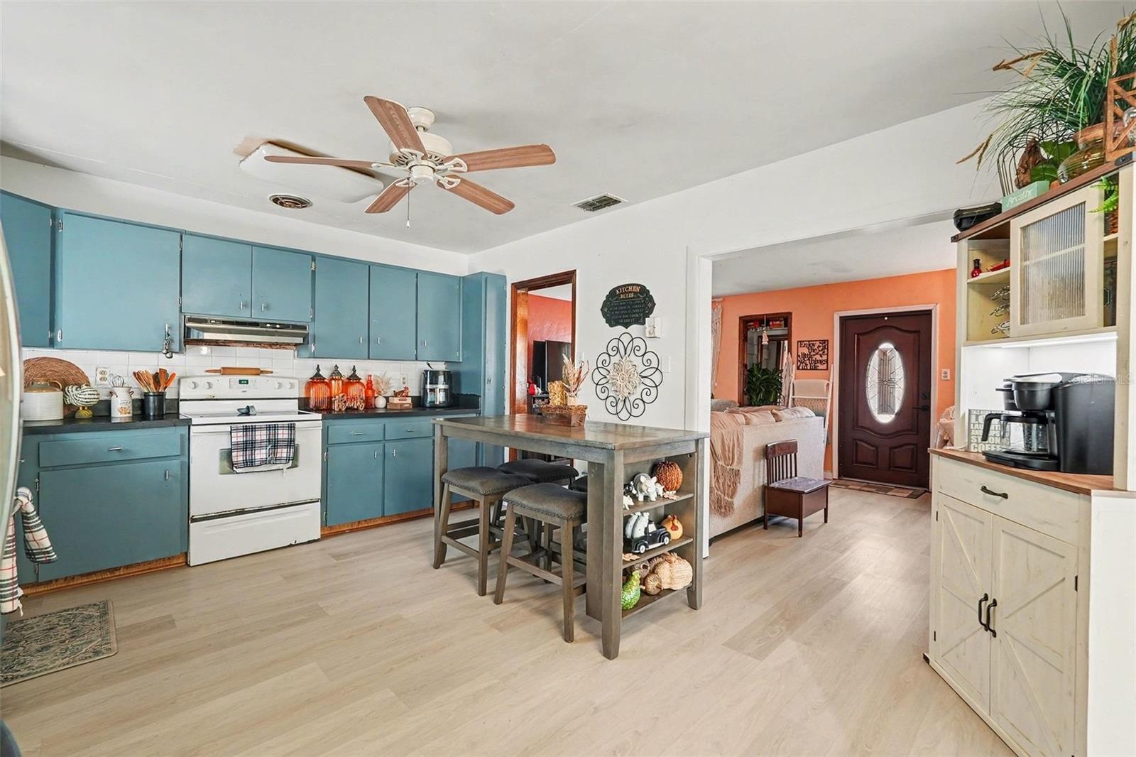 Image 4 of 8 For 5422 Emerald Drive