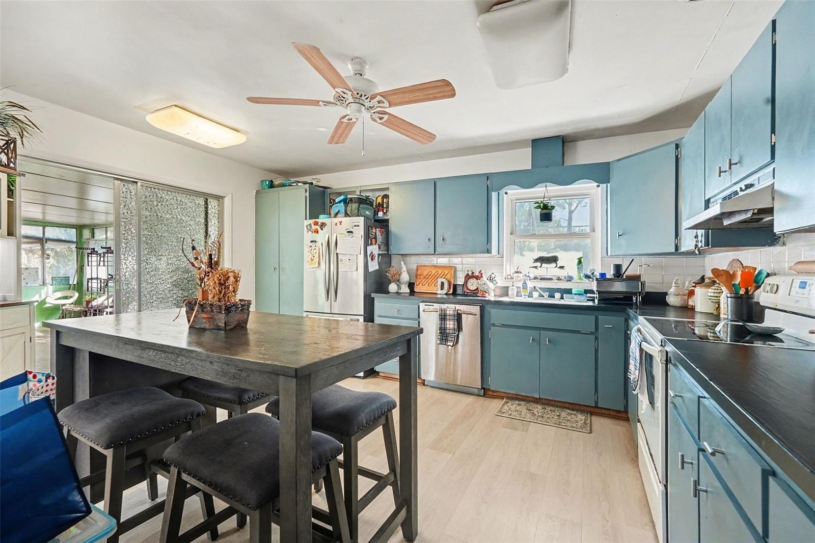 Image 5 of 8 For 5422 Emerald Drive