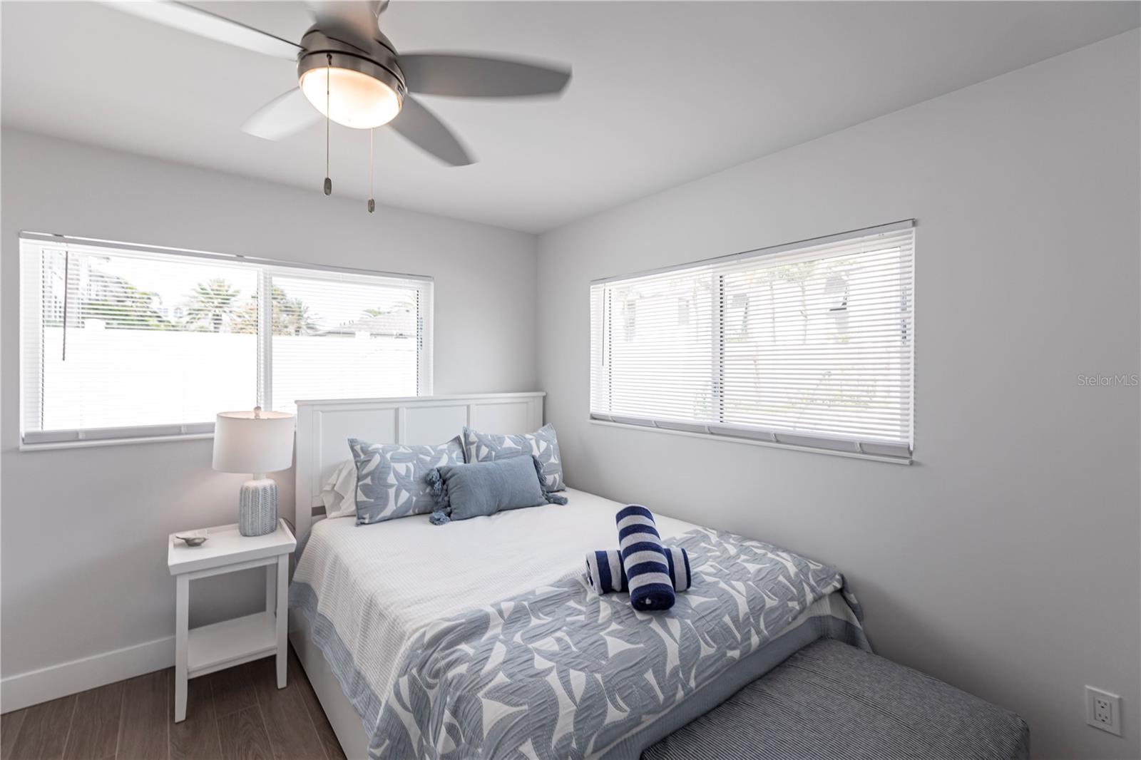 Image 10 of 23 For 6020 Midnight Pass Road 27