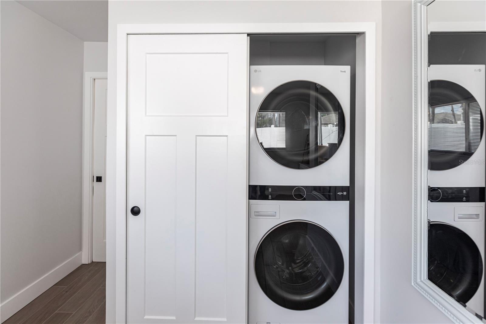 Image 13 of 23 For 6020 Midnight Pass Road 27