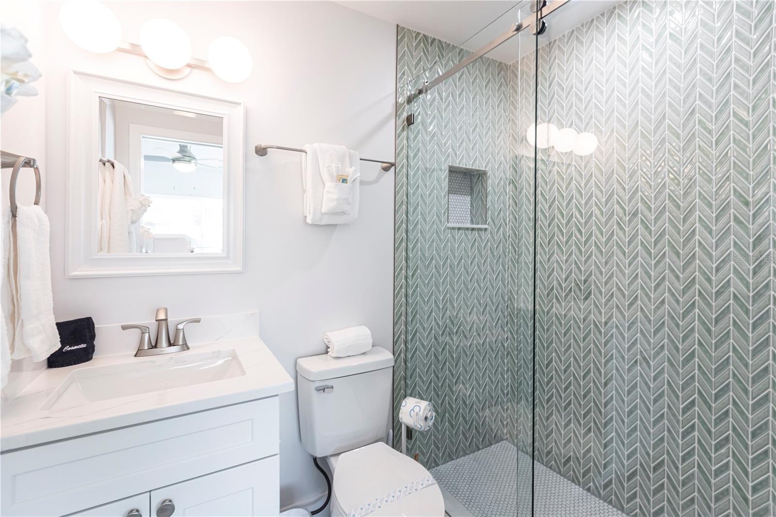 Image 14 of 23 For 6020 Midnight Pass Road 27