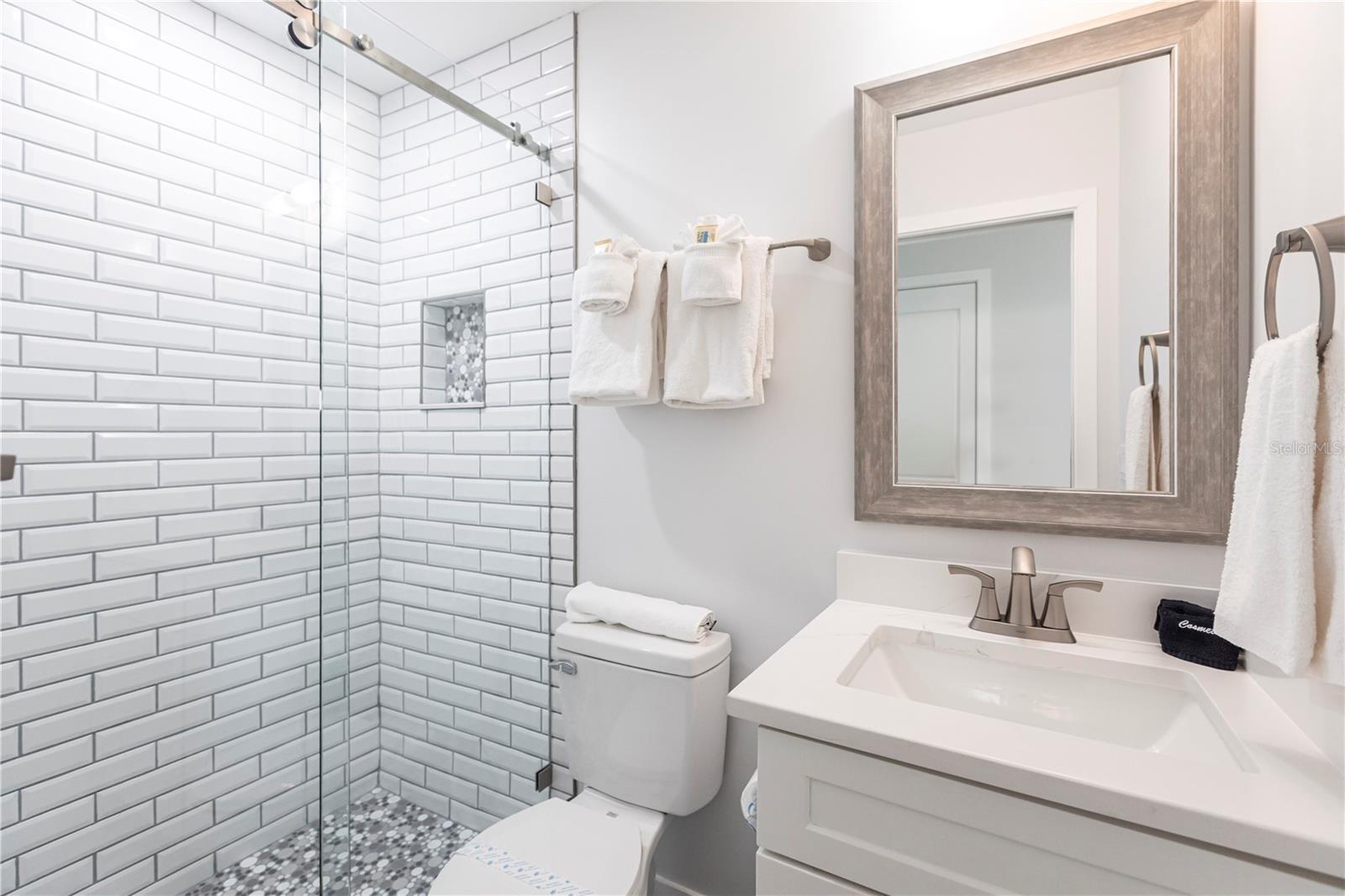 Image 18 of 23 For 6020 Midnight Pass Road 27