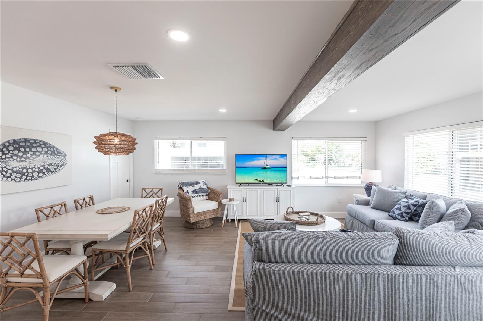 Image 20 of 23 For 6020 Midnight Pass Road 27