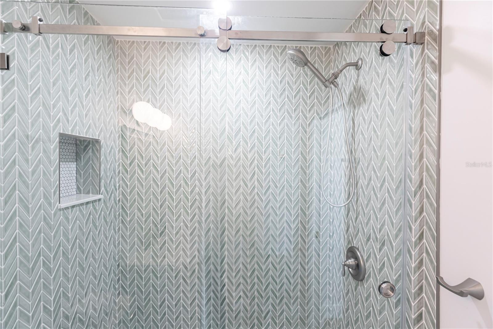 Image 21 of 23 For 6020 Midnight Pass Road 27