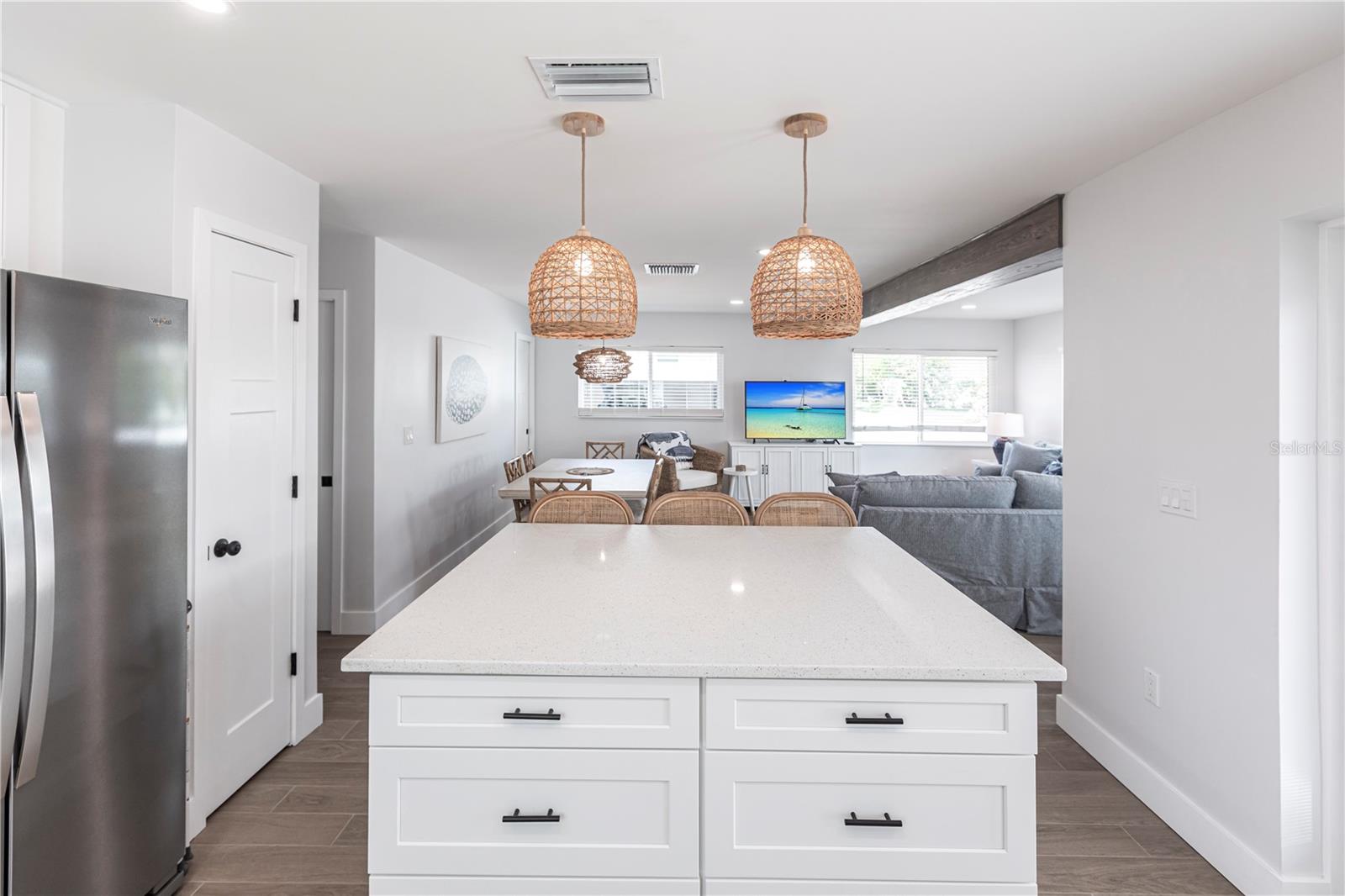 Image 9 of 23 For 6020 Midnight Pass Road 27