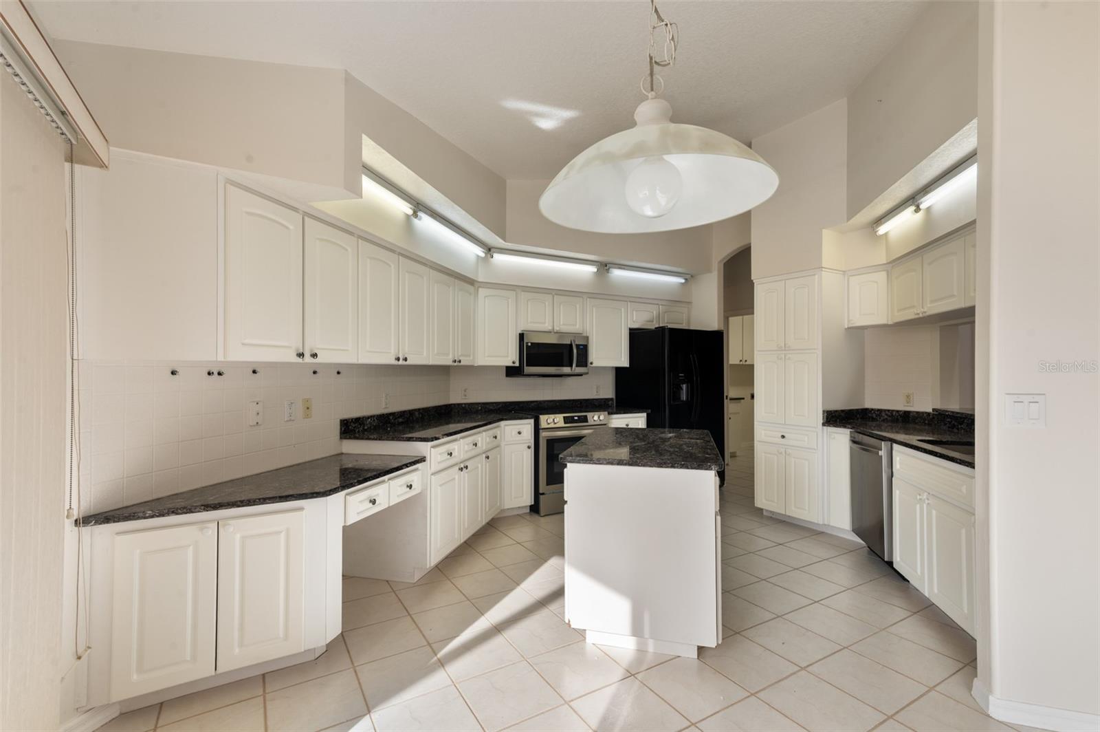 Image 16 of 50 For 17338 Mediterranean Circle