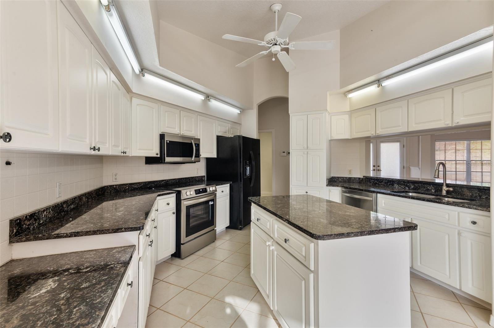 Image 5 of 50 For 17338 Mediterranean Circle