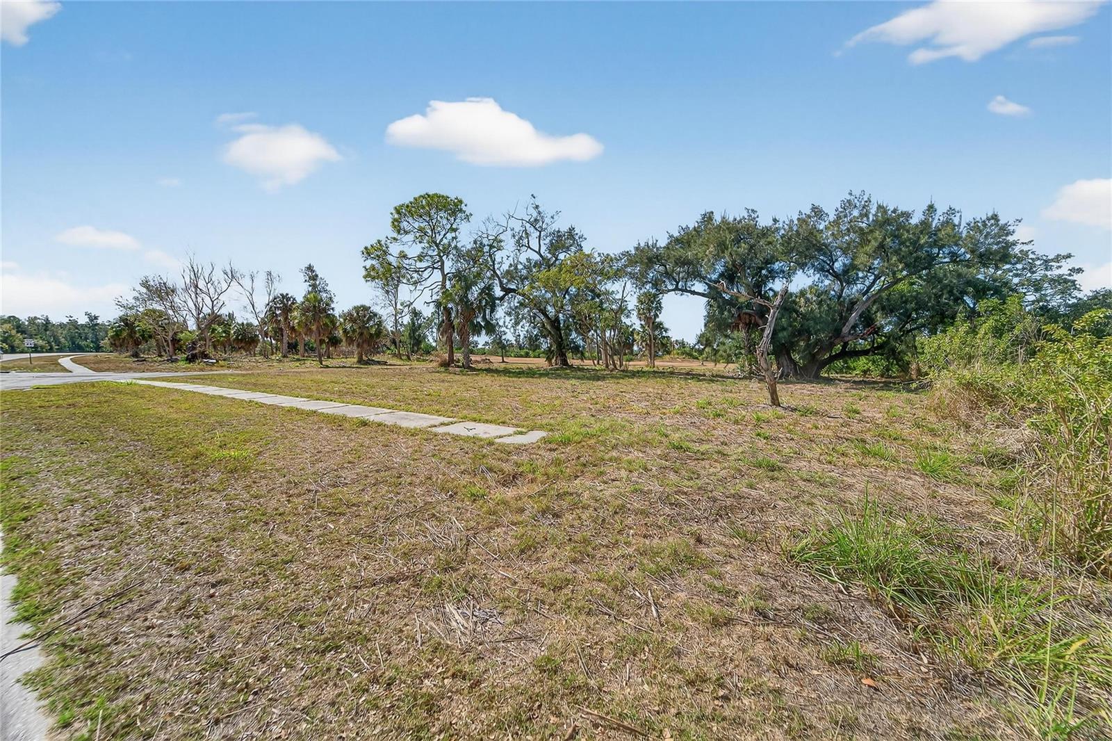 Listing photo id 7 for 819 Golf And Sea Boulevard