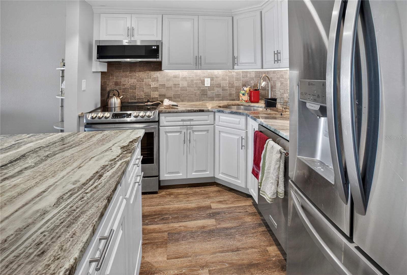 Image 6 of 17 For 400 64th Avenue 408