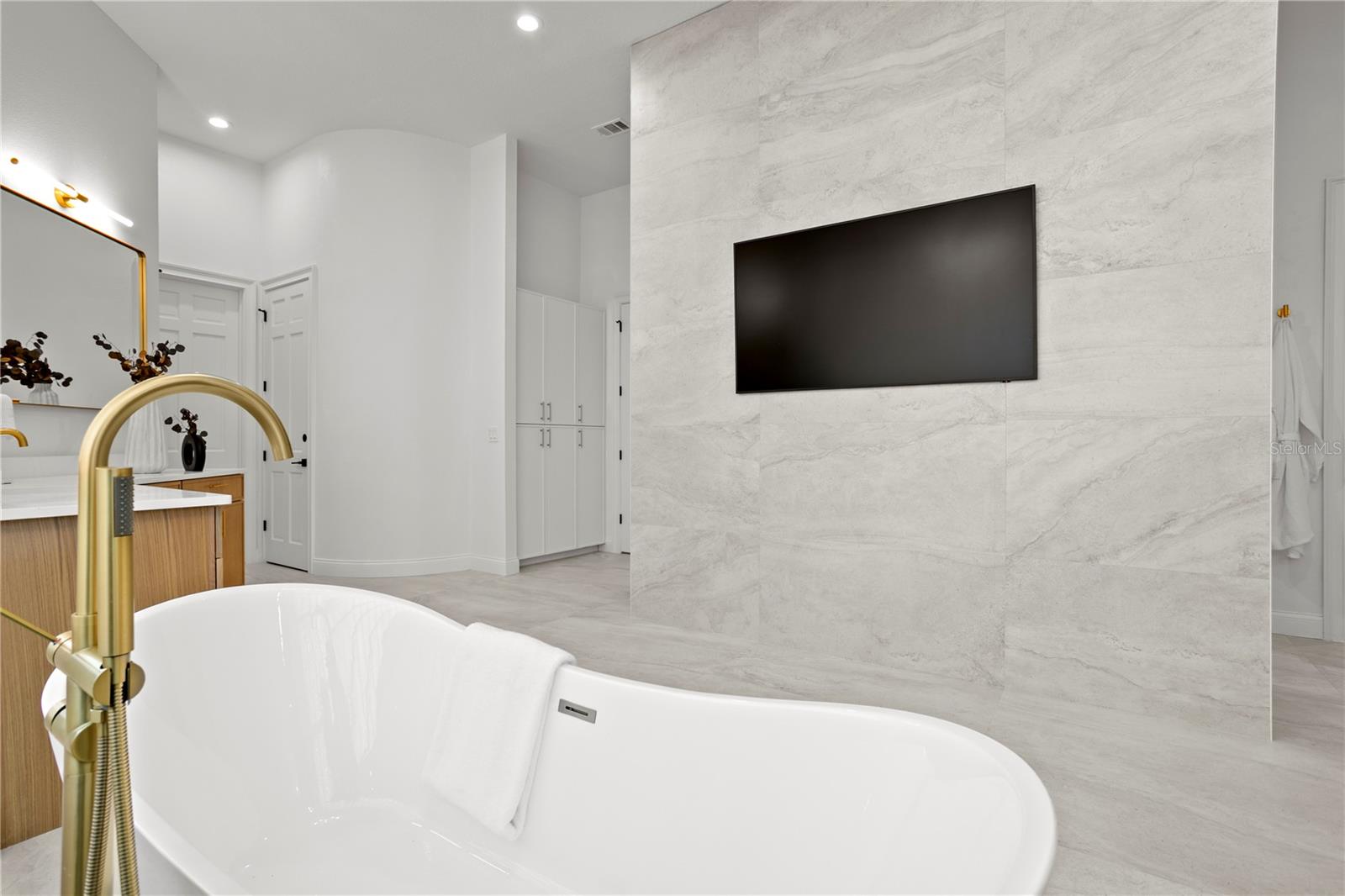 Image 27 of 100 For 6324 Maclaurin Drive