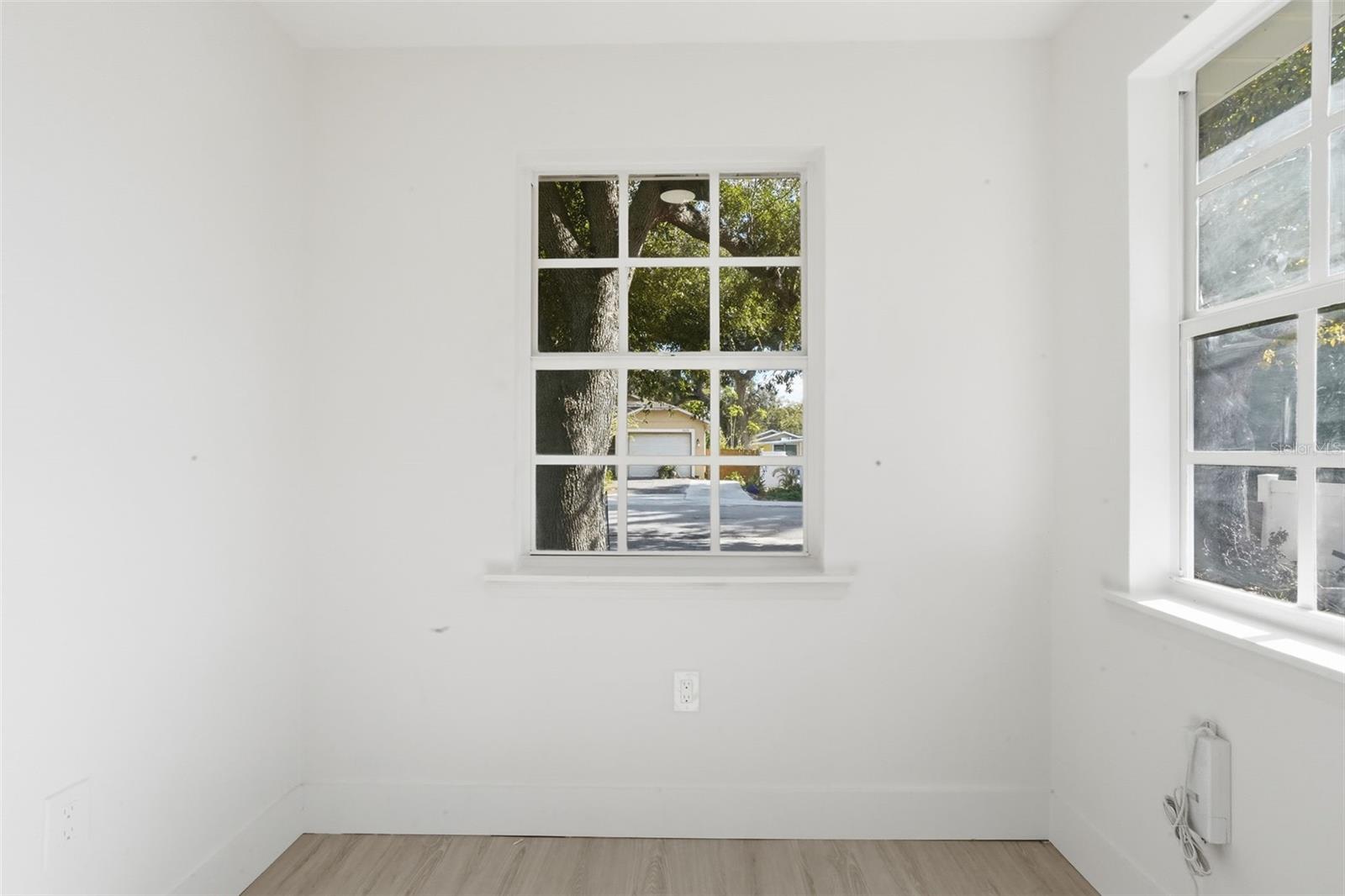 Listing photo id 8 for 8116 Rome Avenue