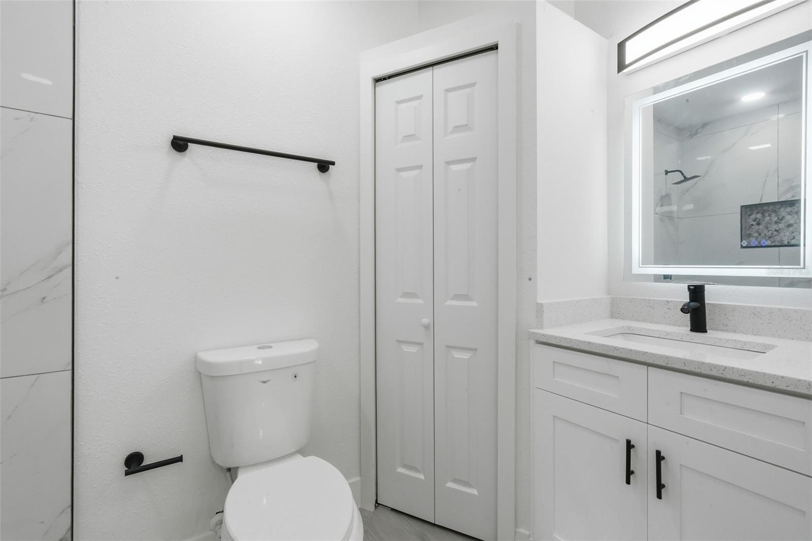 Listing photo id 9 for 8116 Rome Avenue